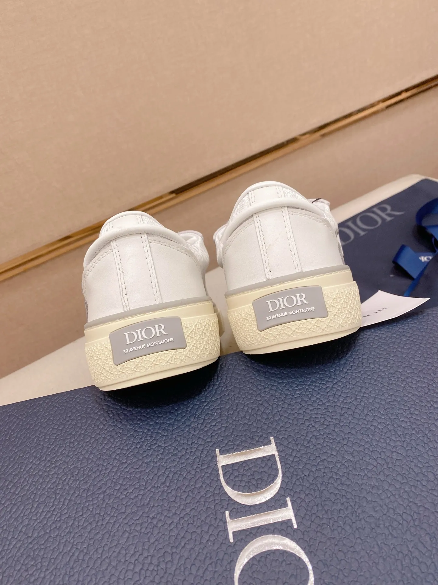 Factory price: 300 Men's shoes 💰[Dior·Dior] Top 🔍Couple style 💏🔍New casual sports style couple shoes, new four-season design, perfect workmanship, lace-up lazy style to create cabinet quality, upper: imported first-layer cowhide, sheepskin lining is soft and comfortable, ultra-light TPU wear-resistant outsole, simple, versatile fashion men's shoes, excellent color code number 35--44